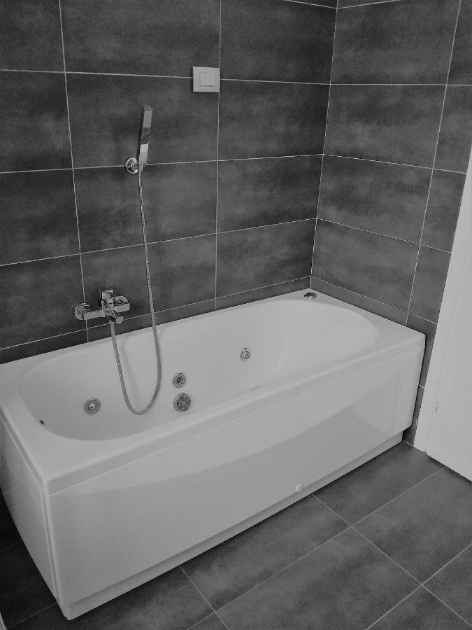 Ferienwohnung Casale Cadeloro Nebbiuno Exterior foto
